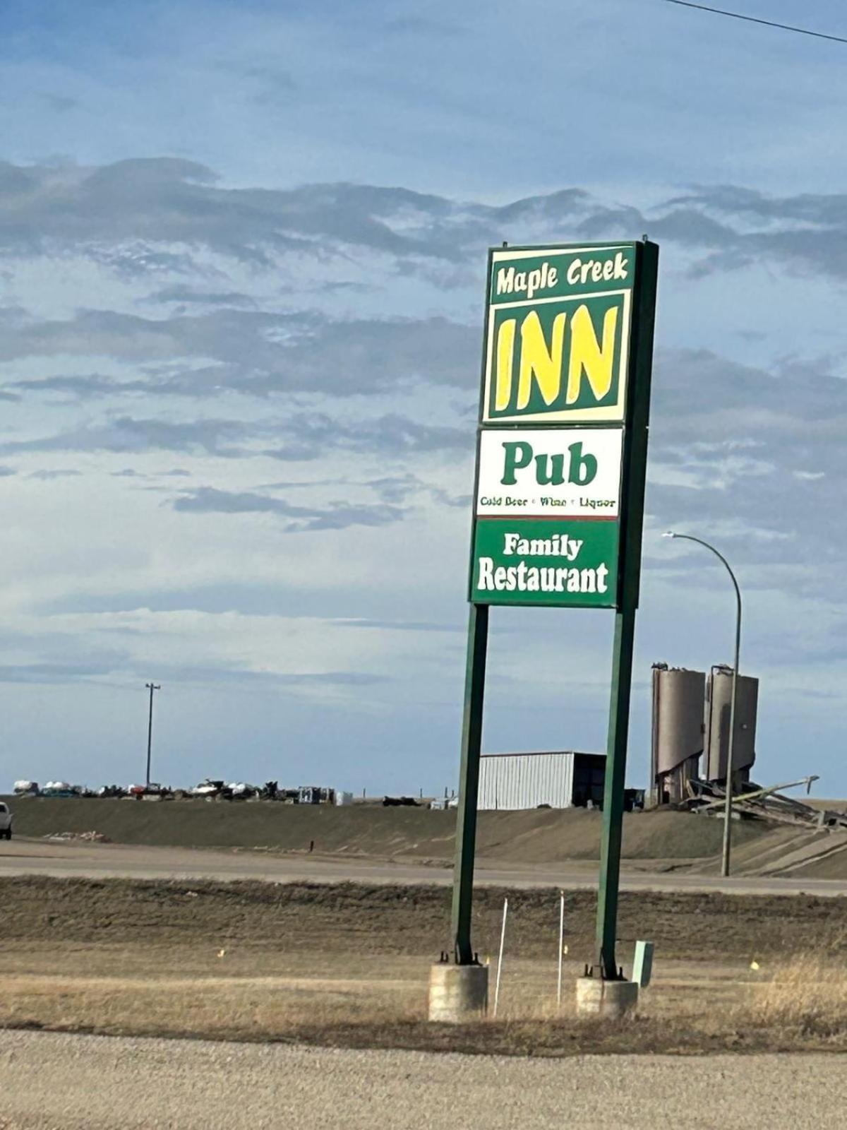 Maple Creek Motor Inn エクステリア 写真