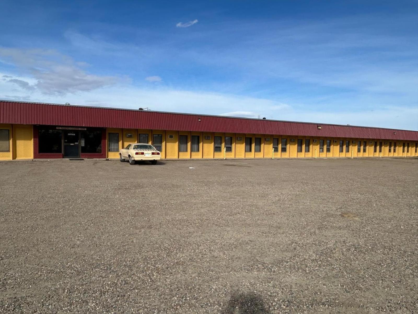 Maple Creek Motor Inn エクステリア 写真