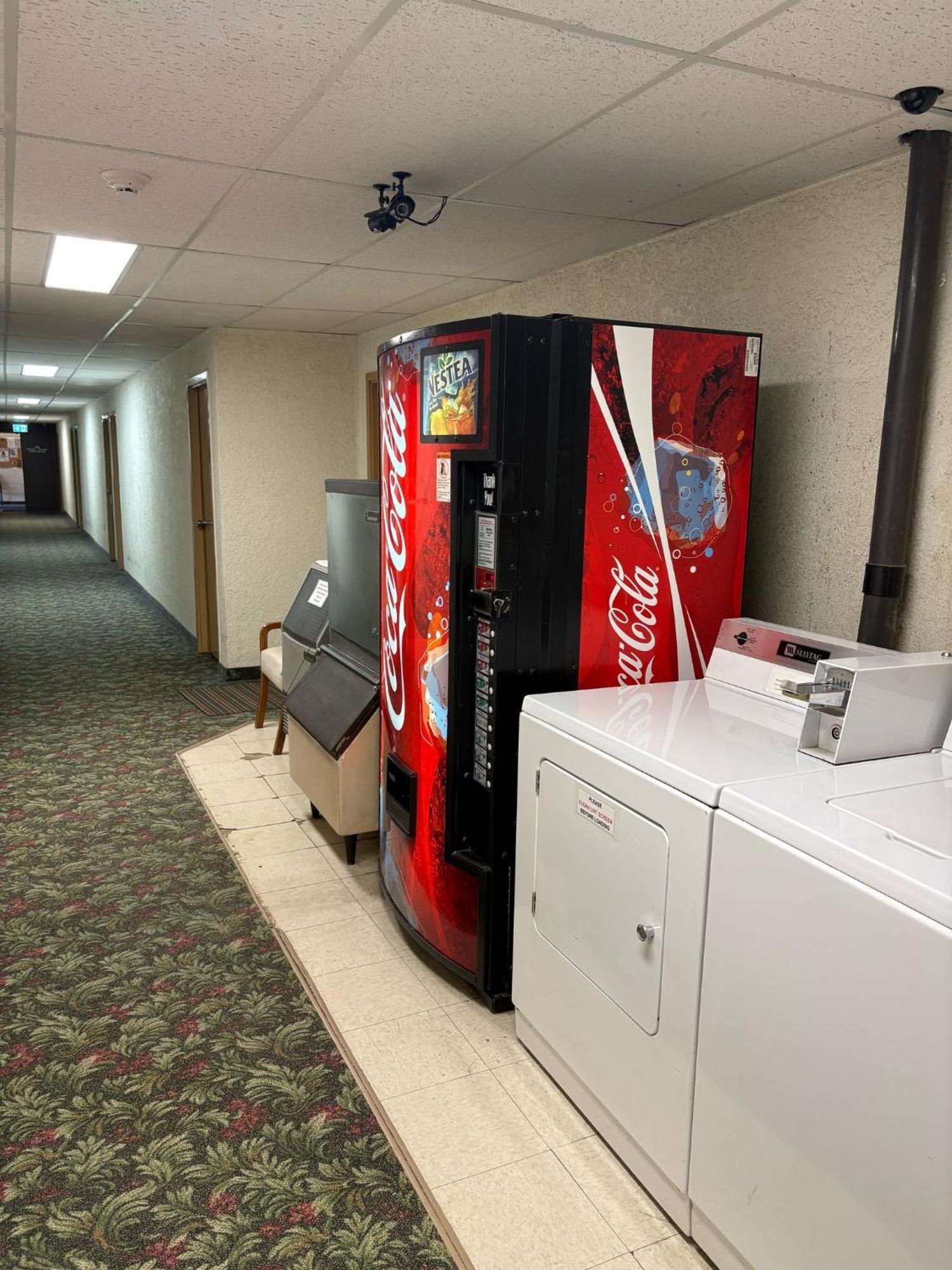 Maple Creek Motor Inn エクステリア 写真