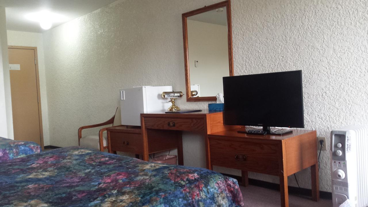 Maple Creek Motor Inn エクステリア 写真