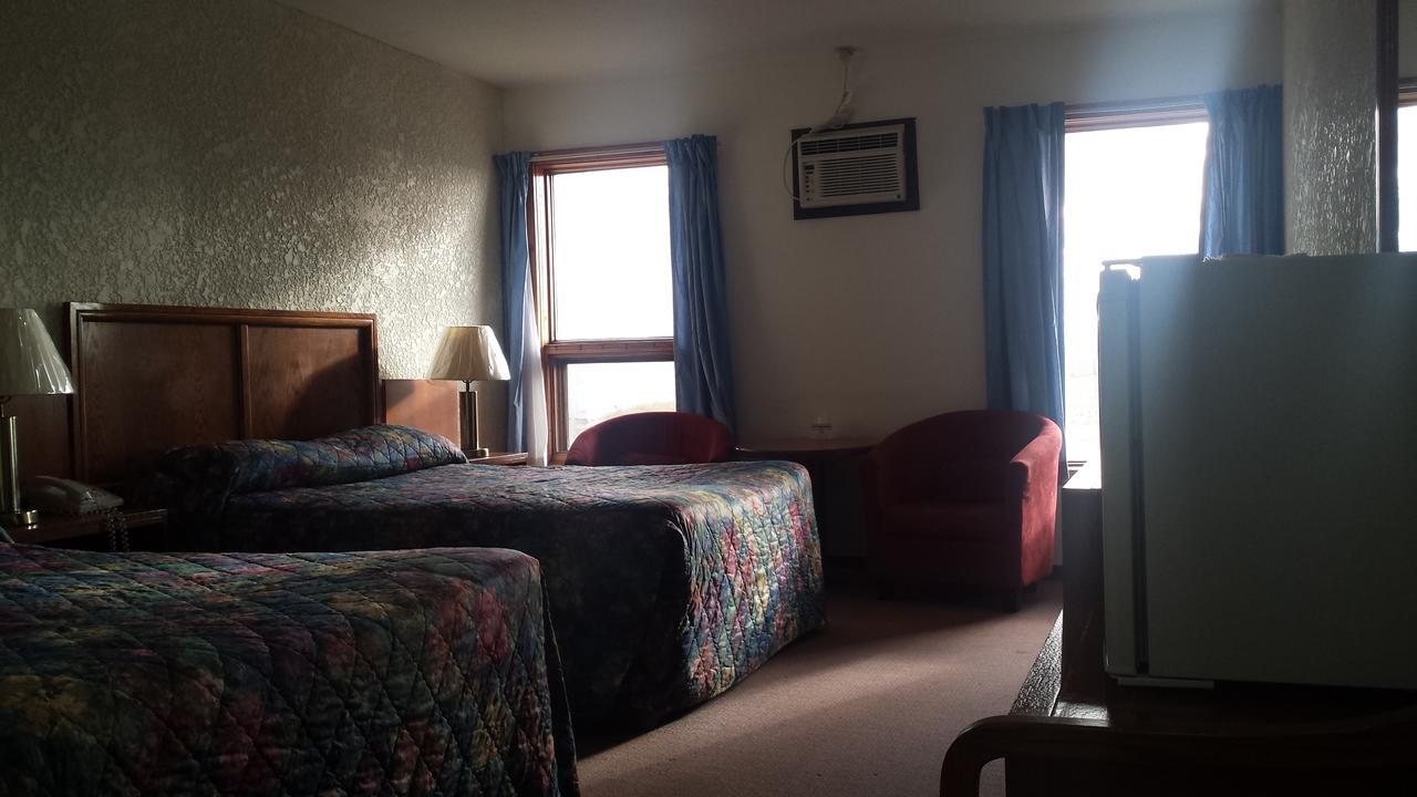 Maple Creek Motor Inn エクステリア 写真