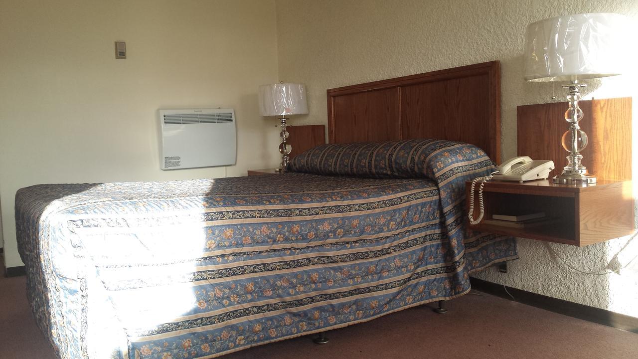 Maple Creek Motor Inn エクステリア 写真
